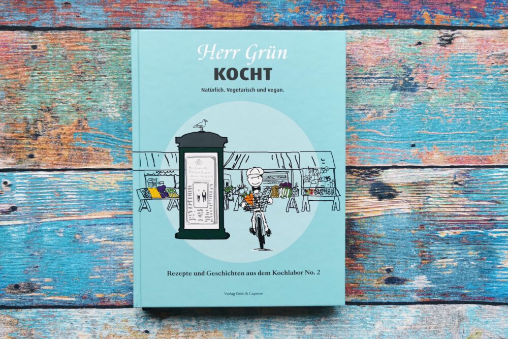 Auf dem Bild ist das Kochbuch Rezepte und Geschichten aus dem Kochlabor No. 2 von Herrn Grün kocht. Es dient als Beitragsbild zur Rezension.