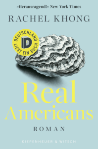 Es ist das Cover von Real Americans von Rachel Khong.
